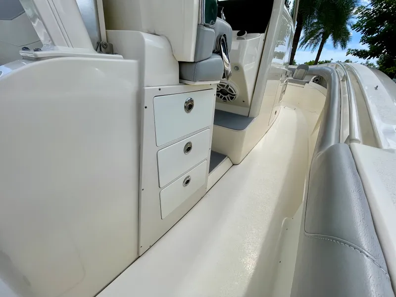 Slide: The Image of Scout 355 LXF 2022 - 27