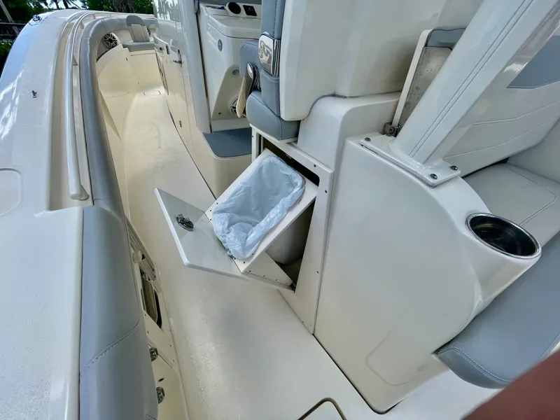 Slide: The Image of Scout 355 LXF 2022 - 30