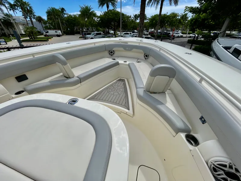 Slide: The Image of Scout 355 LXF 2022 - 32