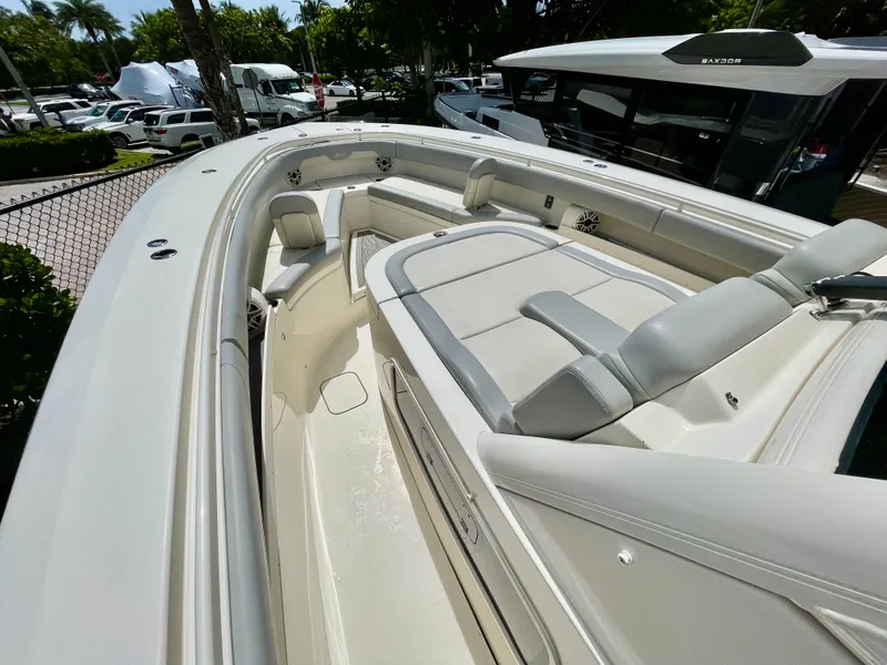 Slide: The Image of Scout 355 LXF 2022 - 35