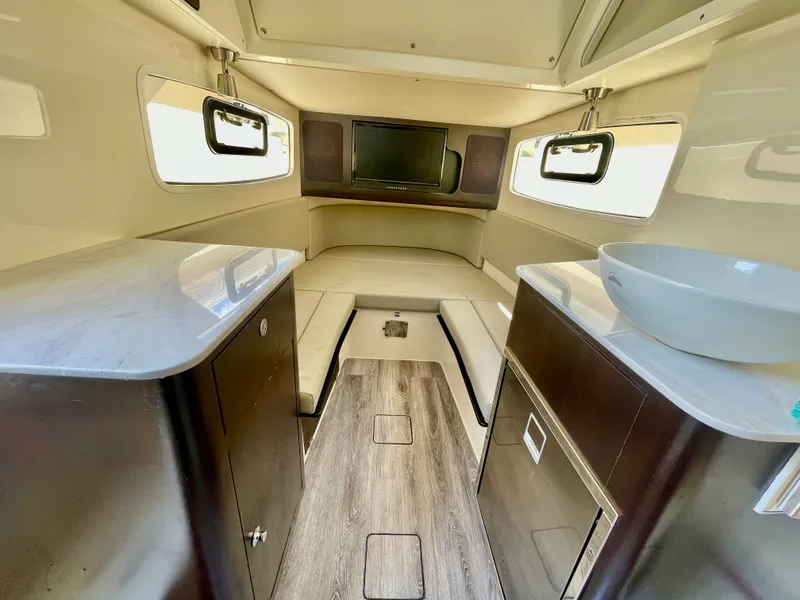 Slide: The Image of Scout 355 LXF 2022 - 40