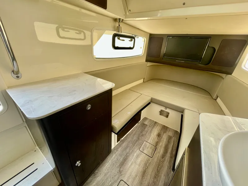 Slide: The Image of Scout 355 LXF 2022 - 41