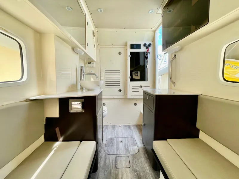 Slide: The Image of Scout 355 LXF 2022 - 42