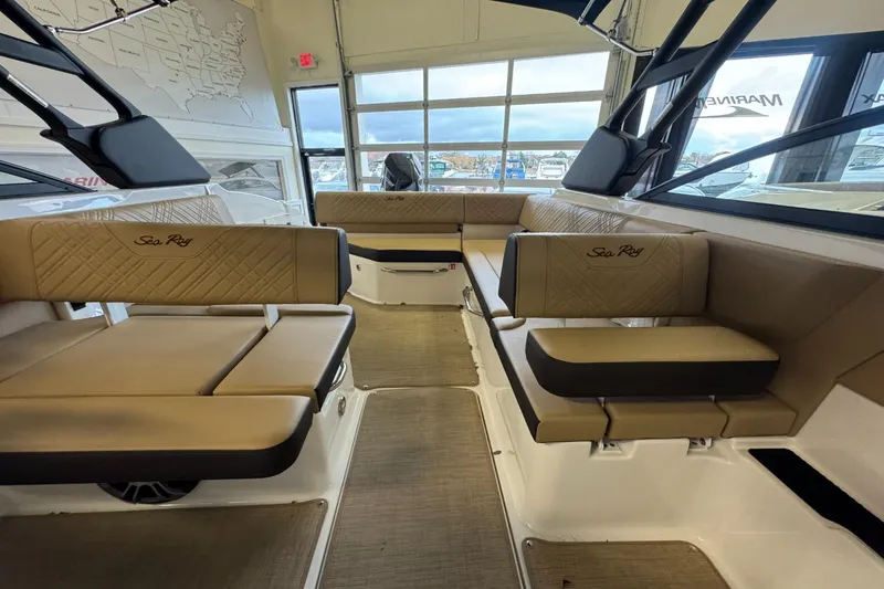 Slide: The Image of Sea Ray SDX 270 Outboard 2026 - 18