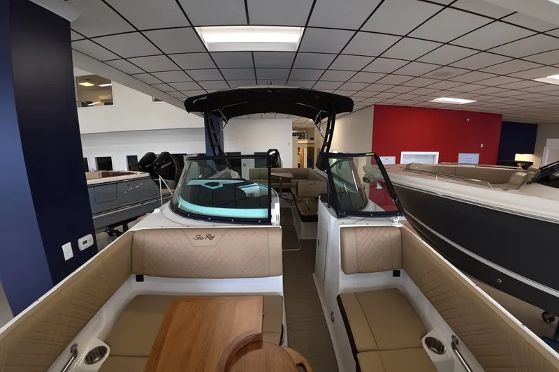 Slide: The Image of Sea Ray SDX 270 Outboard 2026 - 30