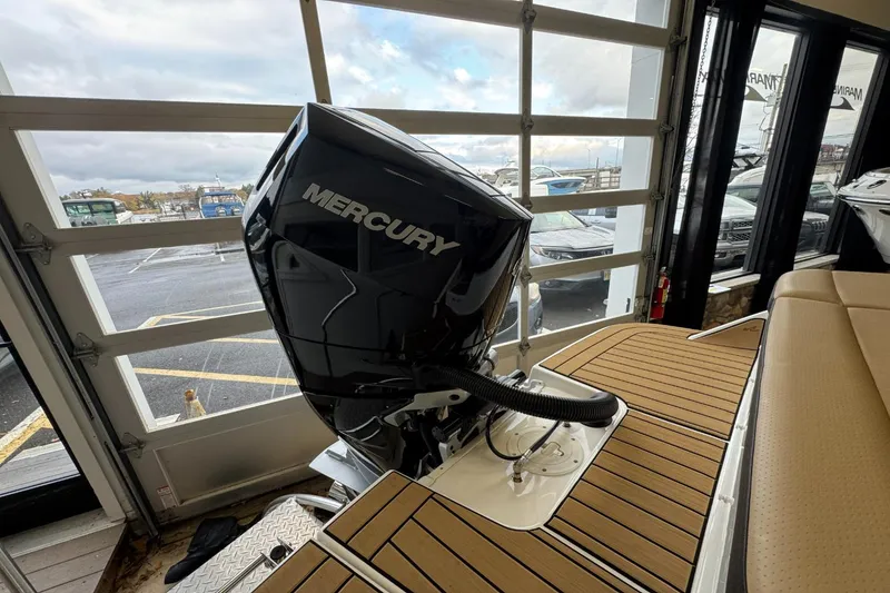 Slide: The Image of Sea Ray SDX 270 Outboard 2026 - 4