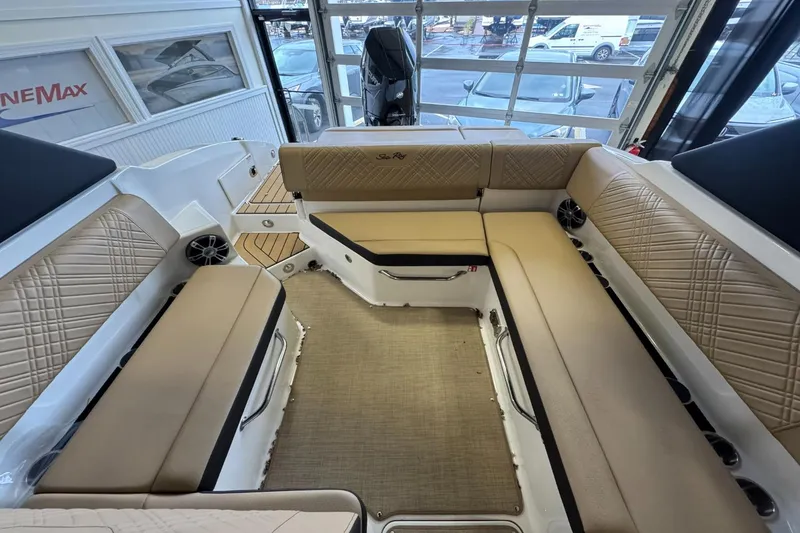 Slide: The Image of Sea Ray SDX 270 Outboard 2026 - 9