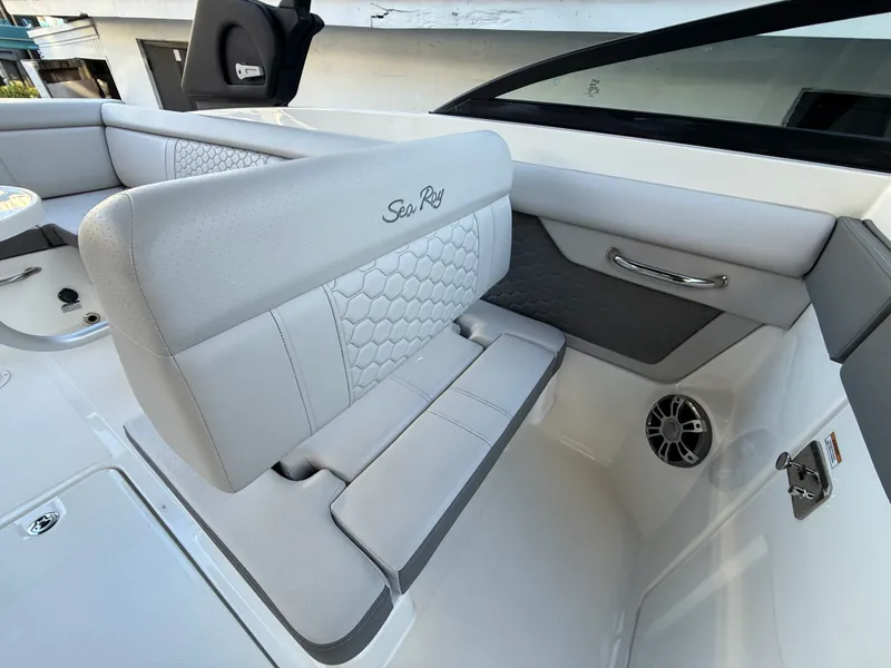 Slide: The Image of Sea Ray SDX 270 Outboard 2024 - 12