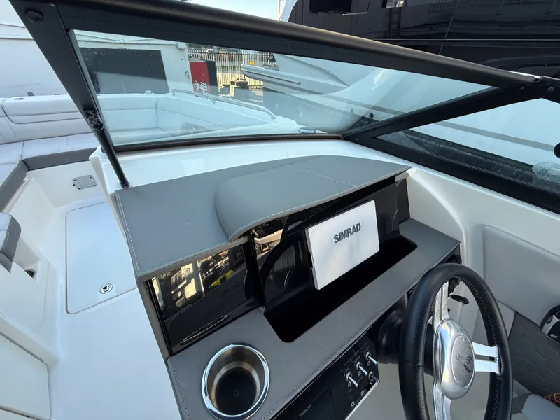 Slide: The Image of Sea Ray SDX 270 Outboard 2024 - 14