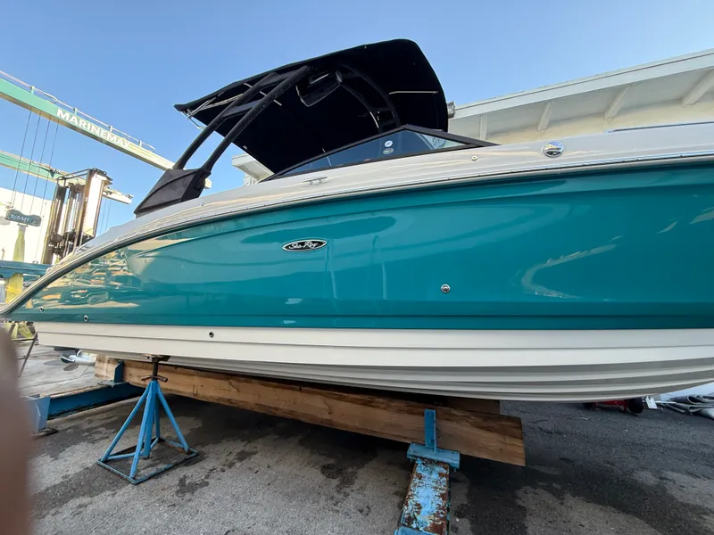 Slide: The Image of Sea Ray SDX 270 Outboard 2024 - 2