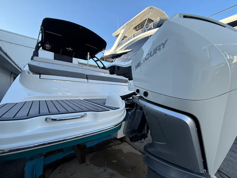 Slide: The Image of Sea Ray SDX 270 Outboard 2024 - 3