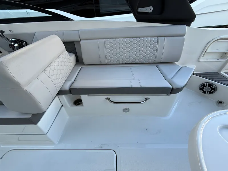 Slide: The Image of Sea Ray SDX 270 Outboard 2024 - 7