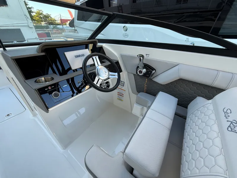 Slide: The Image of Sea Ray SDX 270 Outboard 2024 - 9