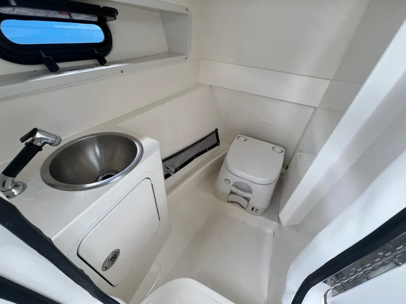 Slide: The Image of Sea Ray 270 SUNDECK 2017 - 11