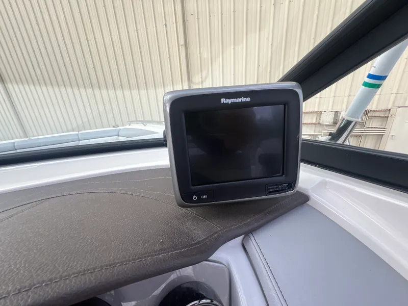 Slide: The Image of Sea Ray 270 SUNDECK 2017 - 16