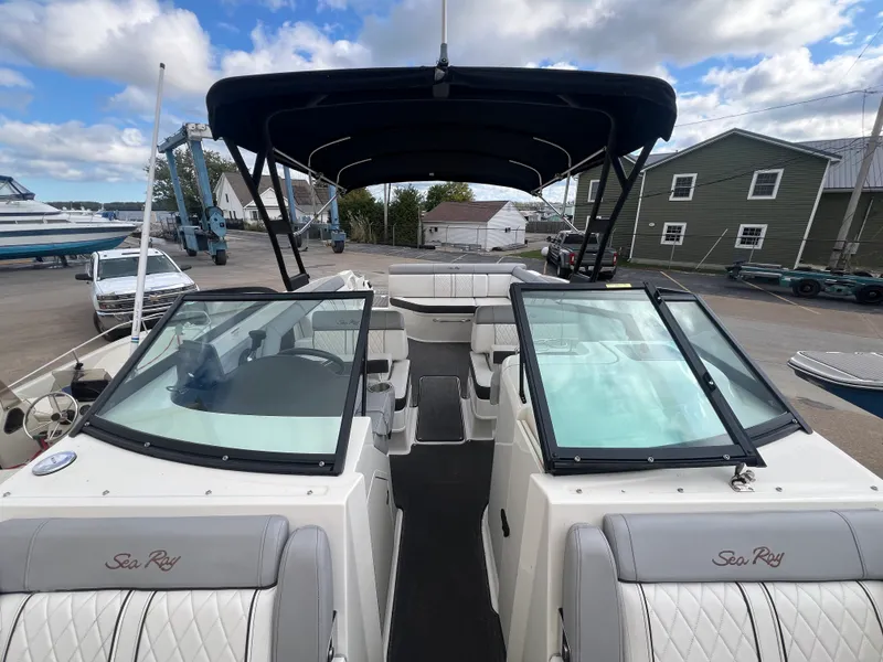 Slide: The Image of Sea Ray 270 SUNDECK 2017 - 6