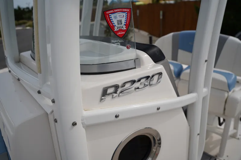 Slide: The Image of Robalo R230 2023 - 24
