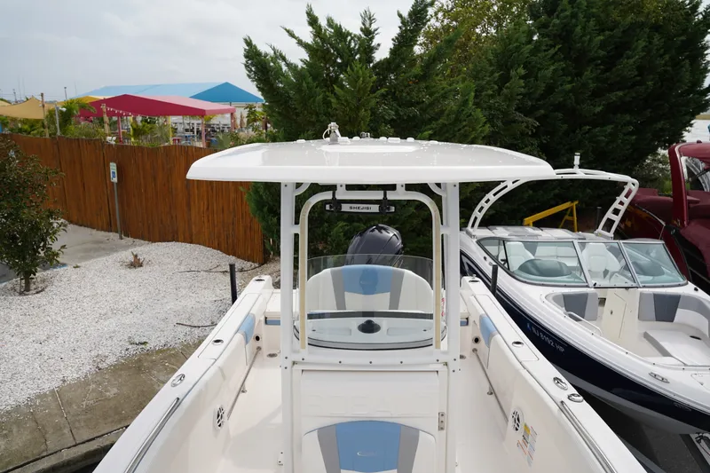 Slide: The Image of Robalo R230 2023 - 28