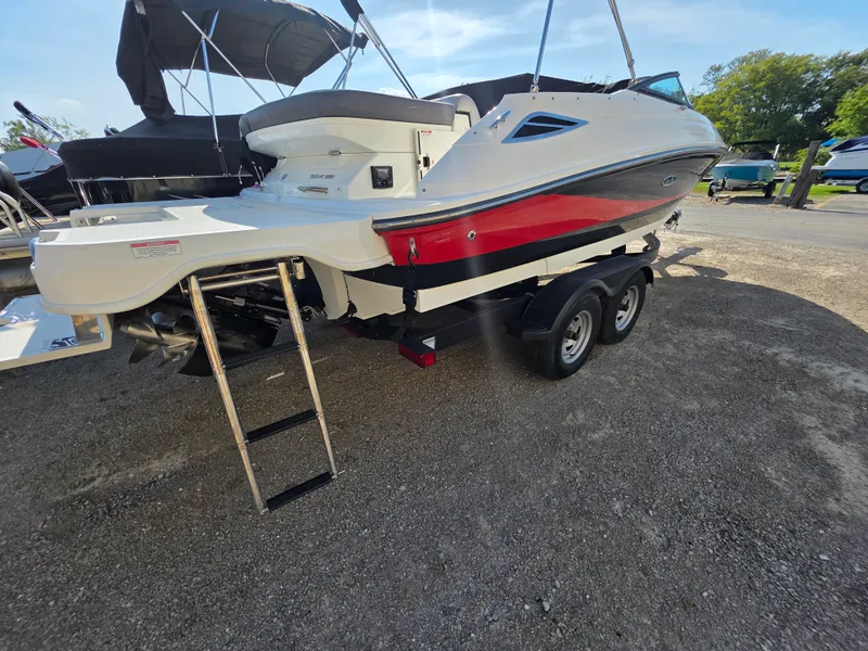 Slide: The Image of Sea Ray 220 SDX 2017 - 3