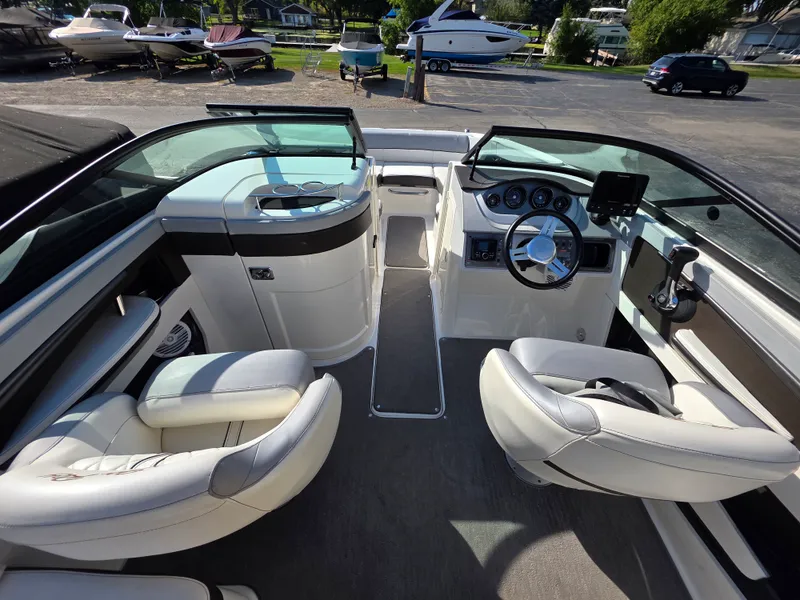 Slide: The Image of Sea Ray 220 SDX 2017 - 5