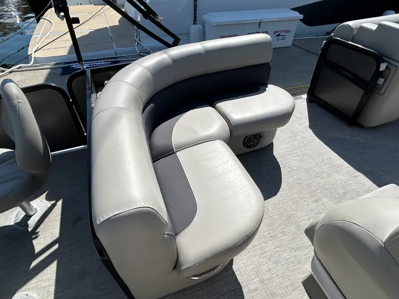 Slide: The Image of Premier 230 Sunsation 2023 - 13