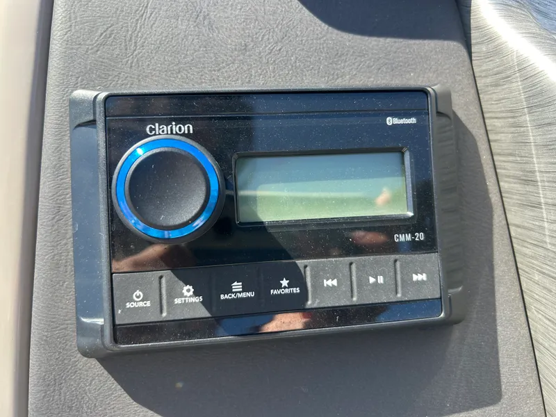 Slide: The Image of Premier 230 Sunsation 2023 - 15