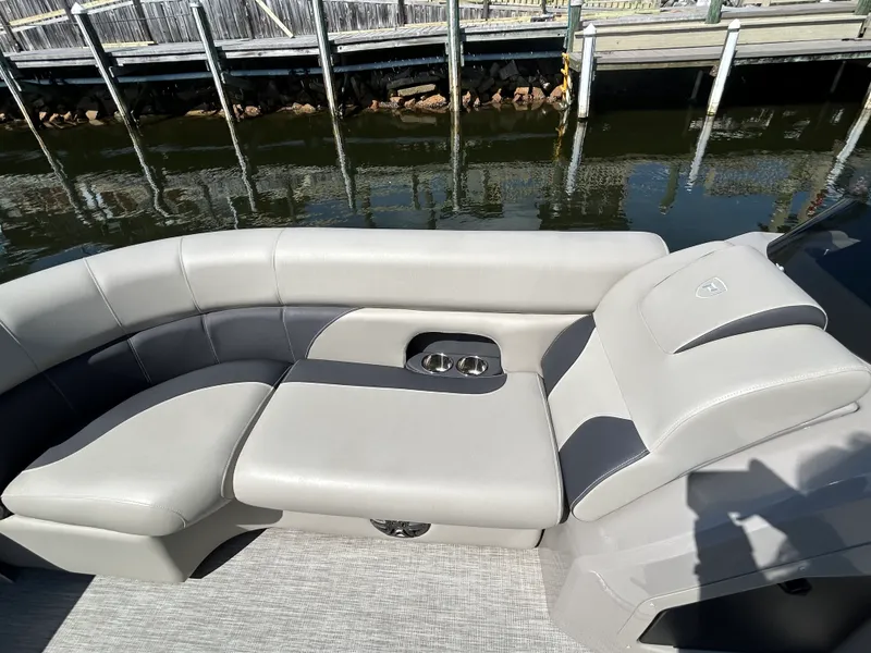 Slide: The Image of Premier 230 Sunsation 2023 - 16