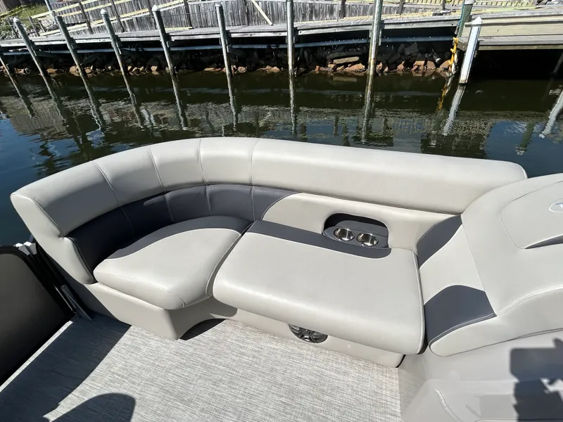 Slide: The Image of Premier 230 Sunsation 2023 - 17