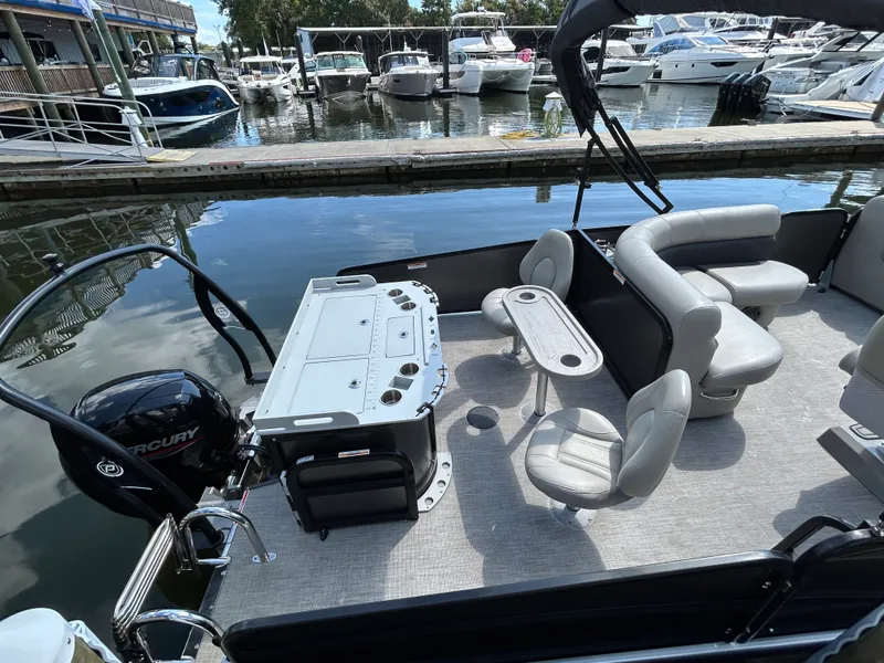 Slide: The Image of Premier 230 Sunsation 2023 - 28