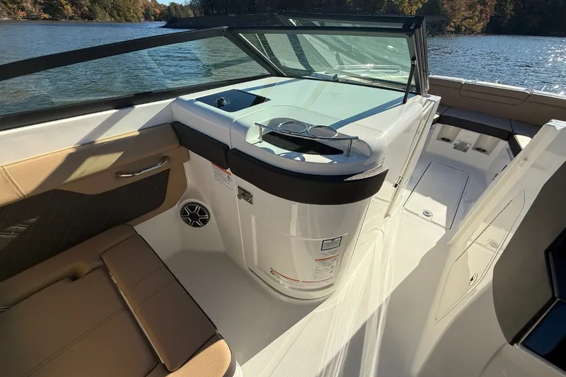 Slide: The Image of Sea Ray SDX 290 2026 - 21