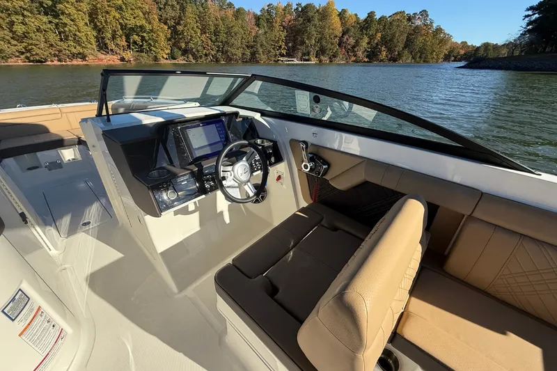 Slide: The Image of Sea Ray SDX 290 2026 - 23