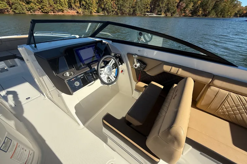 Slide: The Image of Sea Ray SDX 290 2026 - 24