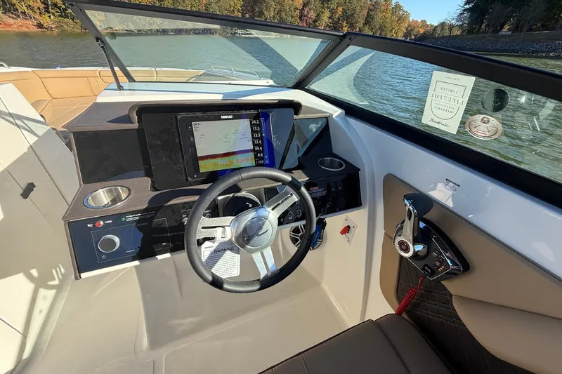 Slide: The Image of Sea Ray SDX 290 2026 - 26