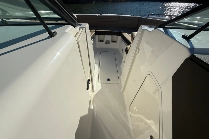 Slide: The Image of Sea Ray SDX 290 2026 - 28