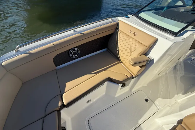 Slide: The Image of Sea Ray SDX 290 2026 - 32