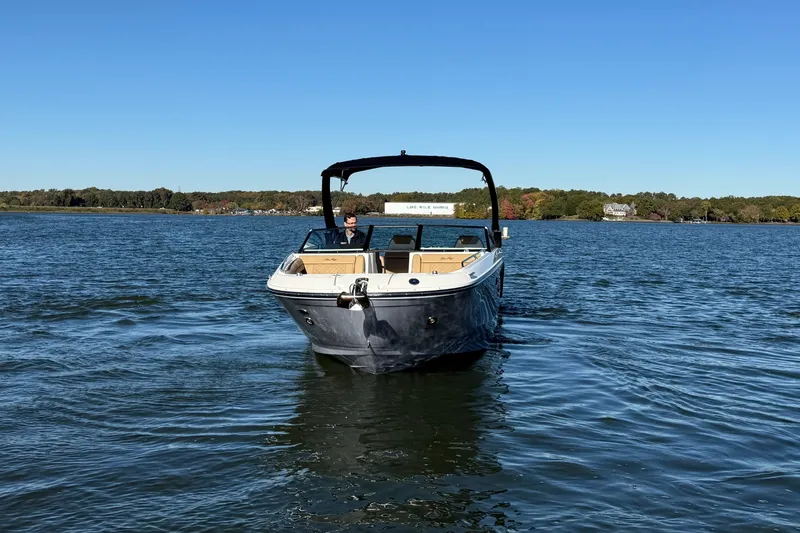 Slide: The Image of Sea Ray SDX 290 2026 - 7
