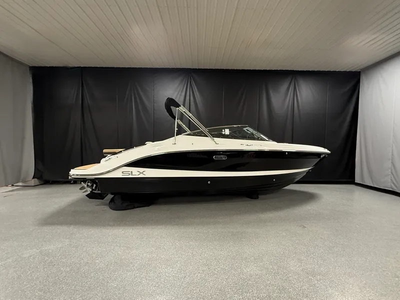 The Image of Sea Ray SLX 260 2026 - 0