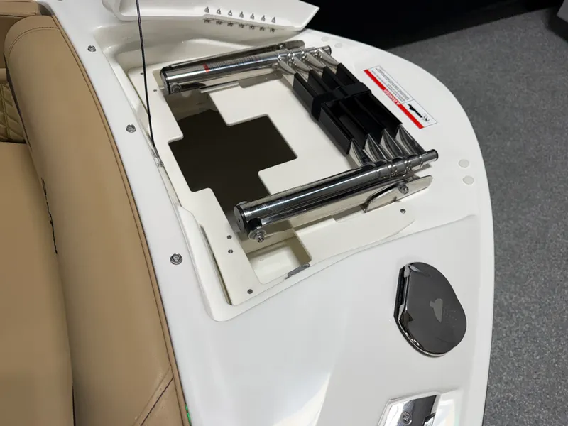 Slide: The Image of Sea Ray SLX 260 2026 - 102