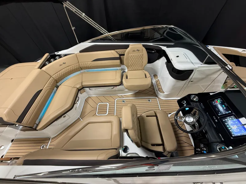 Slide: The Image of Sea Ray SLX 260 2026 - 12