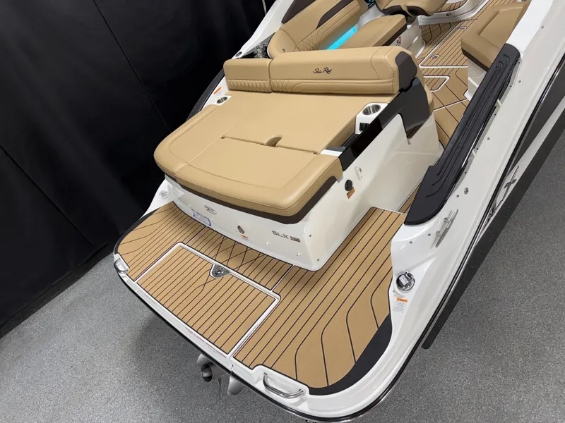 Slide: The Image of Sea Ray SLX 260 2026 - 14