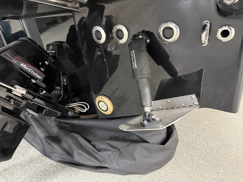 Slide: The Image of Sea Ray SLX 260 2026 - 17