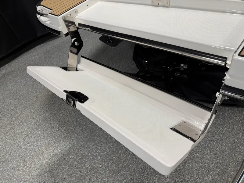 Slide: The Image of Sea Ray SLX 260 2026 - 19