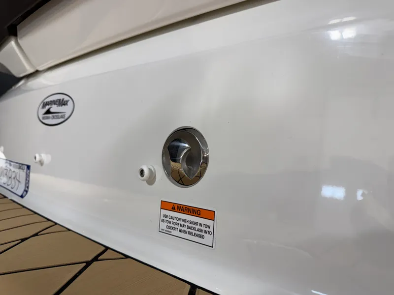 Slide: The Image of Sea Ray SLX 260 2026 - 20