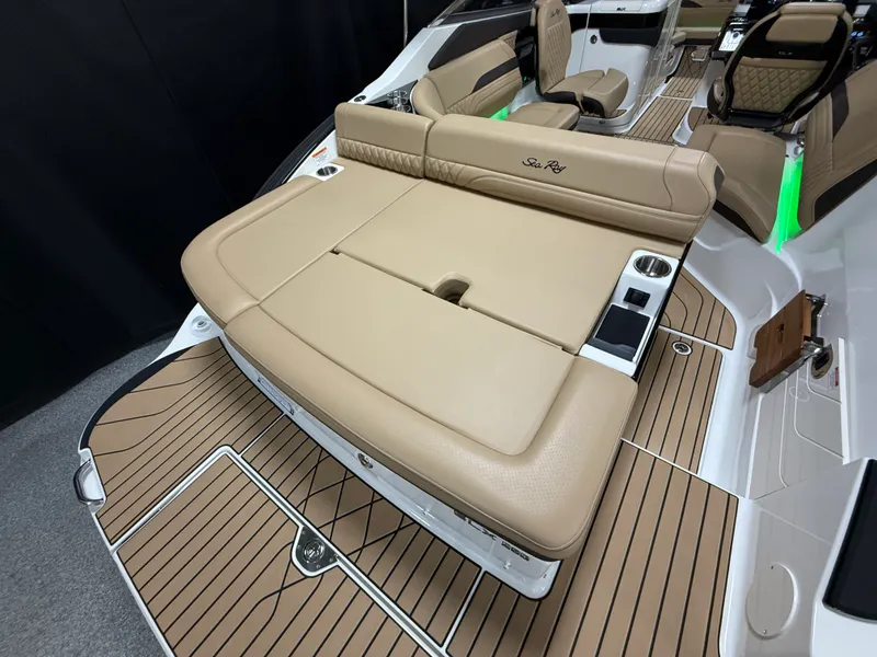 Slide: The Image of Sea Ray SLX 260 2026 - 24