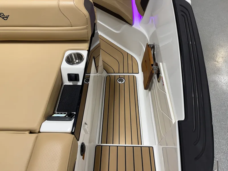 Slide: The Image of Sea Ray SLX 260 2026 - 34