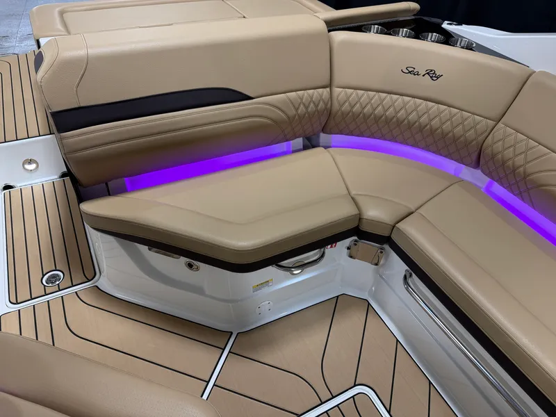 Slide: The Image of Sea Ray SLX 260 2026 - 44