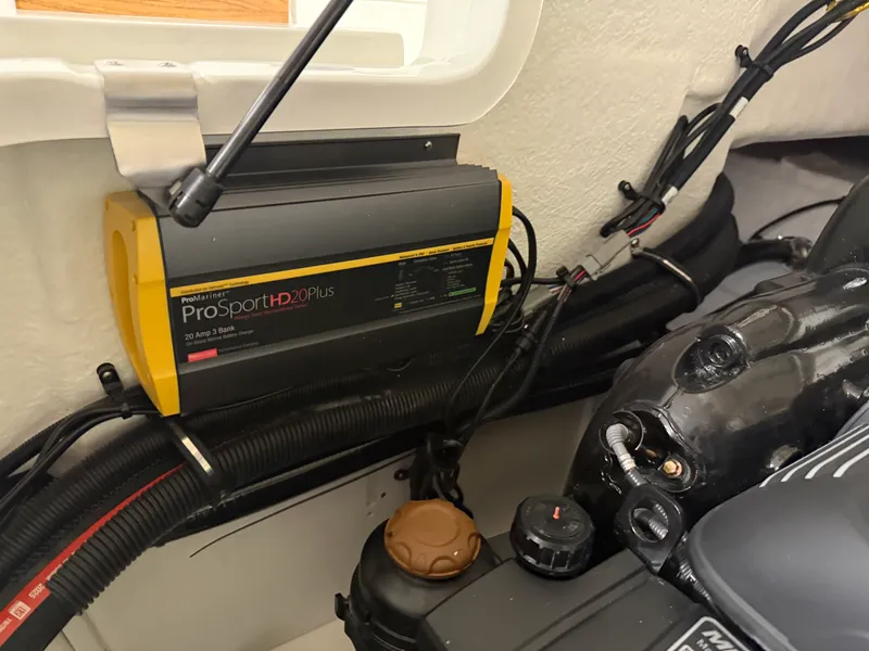 Slide: The Image of Sea Ray SLX 260 2026 - 48