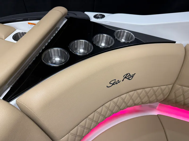 Slide: The Image of Sea Ray SLX 260 2026 - 49