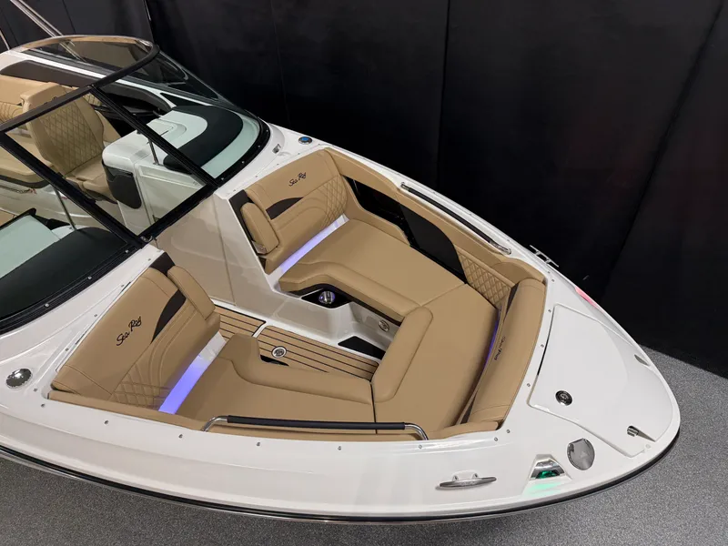 Slide: The Image of Sea Ray SLX 260 2026 - 5