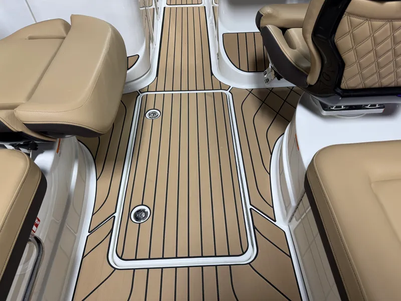 Slide: The Image of Sea Ray SLX 260 2026 - 54